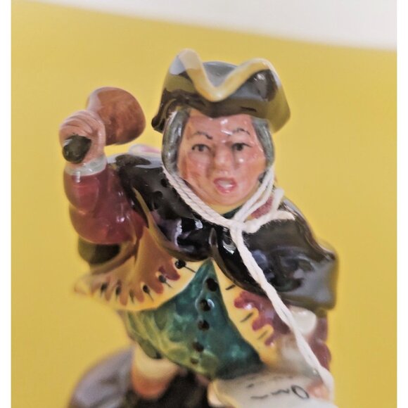 Rare & Vintage Royal Doulton Figurine "Town Crier" HN3261 1952 4" tall - Picture 7 of 13